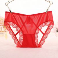 P625 - Celana Dalam Wanita Panties Hipster Seksi Merah Transparan Renda Terbuka Belakang - 2